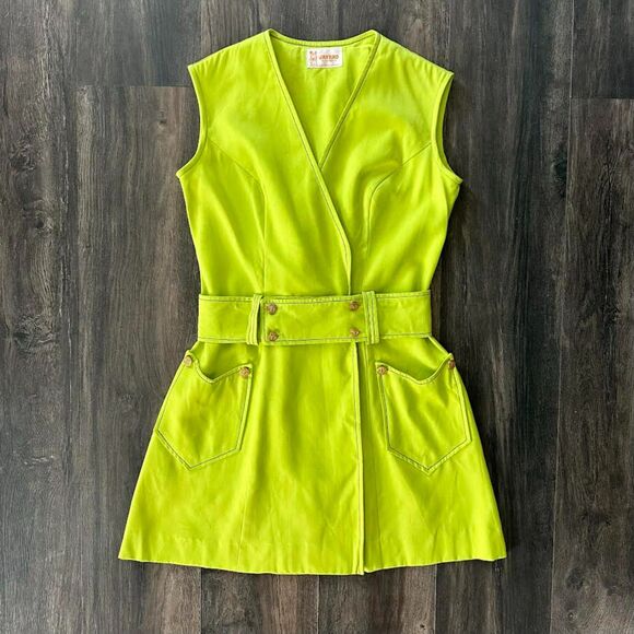 Vintage 60's Mod Dress Jaybro Cali Neon Lime Green Mini Belted Sleeveless VNeck - Picture 1 of 9